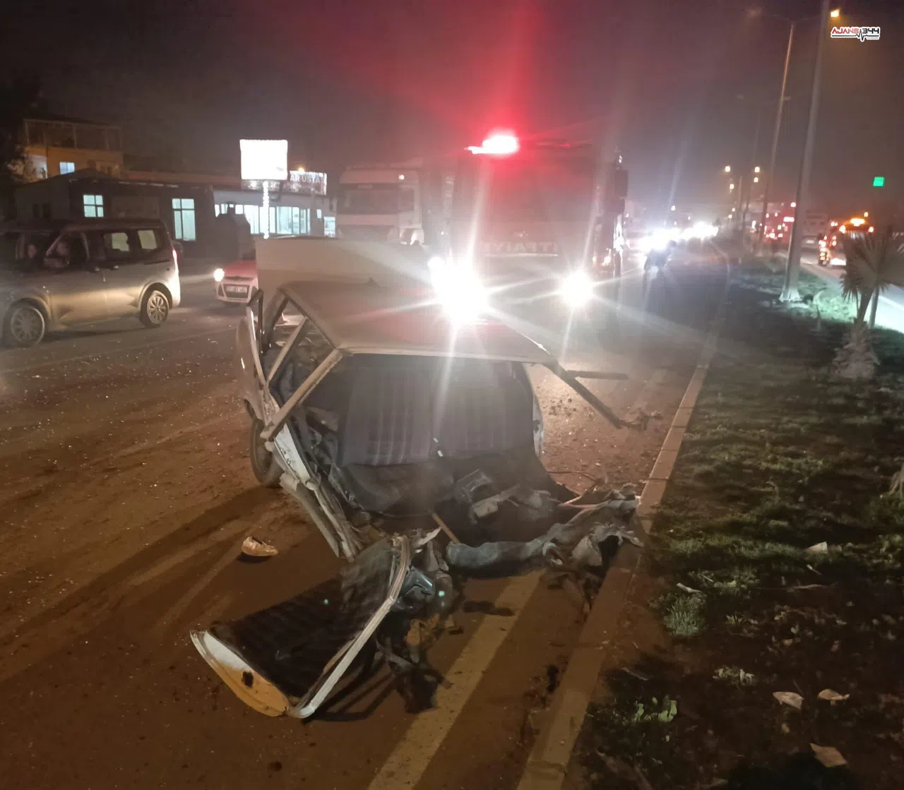 Hatay’da Feci Kaza: Otomobil İkiye Ayrıldı