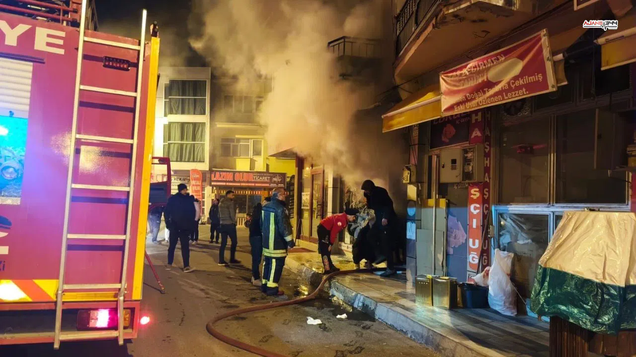 Çeyiz Dükkanında Gece Yarısı Çıkan Alevlere İtfaiyeden Hızlı Müdahale
