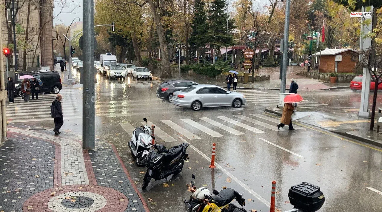 Isparta’da Sağanak Yağış Hayatı Aksattı