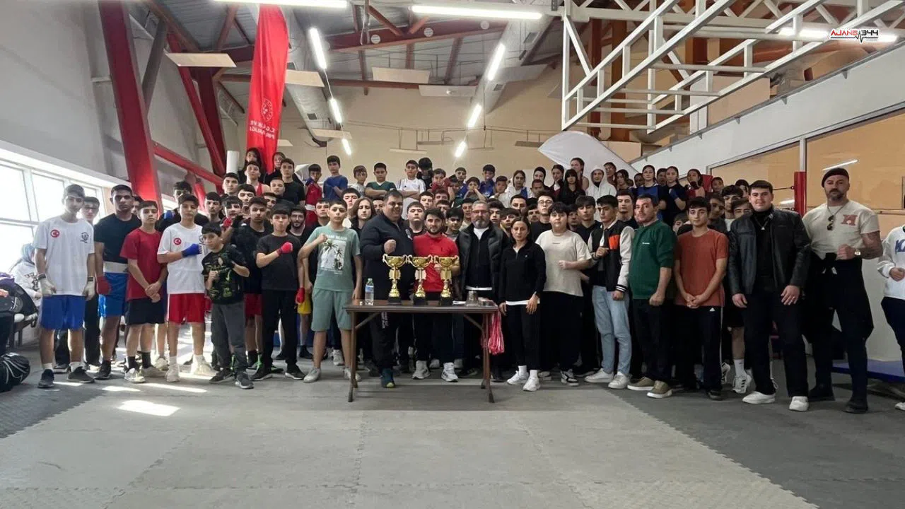 Boks bölge turnuvası heyecanı Kahramanmaraş'ta yaşandı