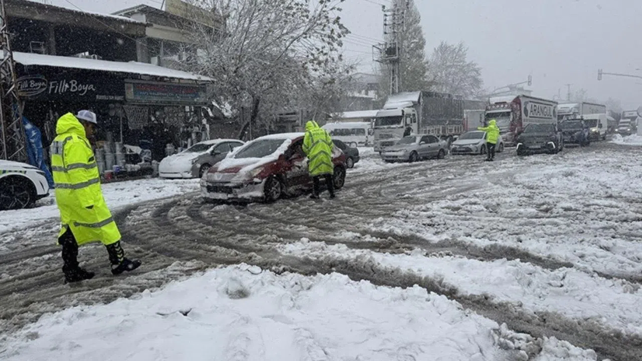 Kahramanmaraş-Kayseri yolu kapandı!