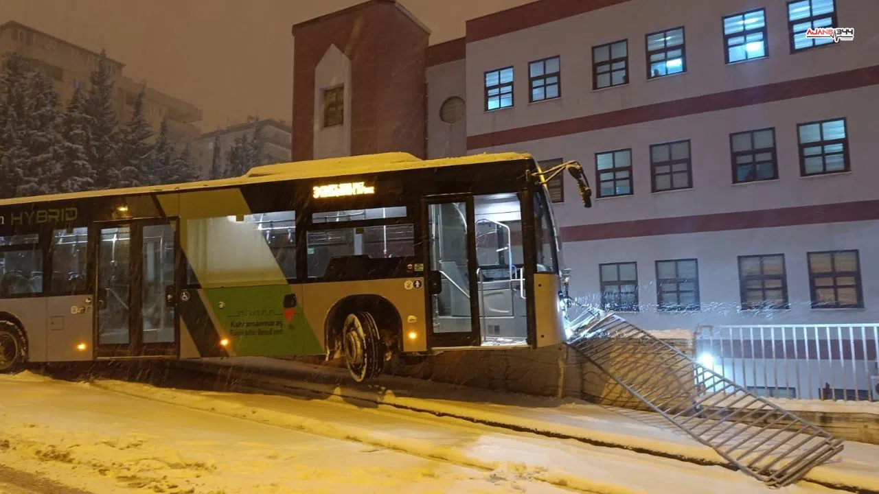 Kahramanmaraş’ta Halk Otobüsü Hastane Duvarına Çarptı