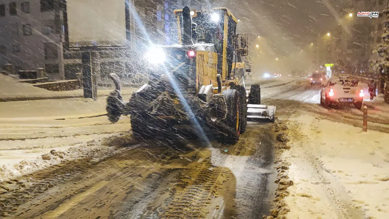 Kahramanmaraş’ta karla mücadele hız kesmeden devam ediyor