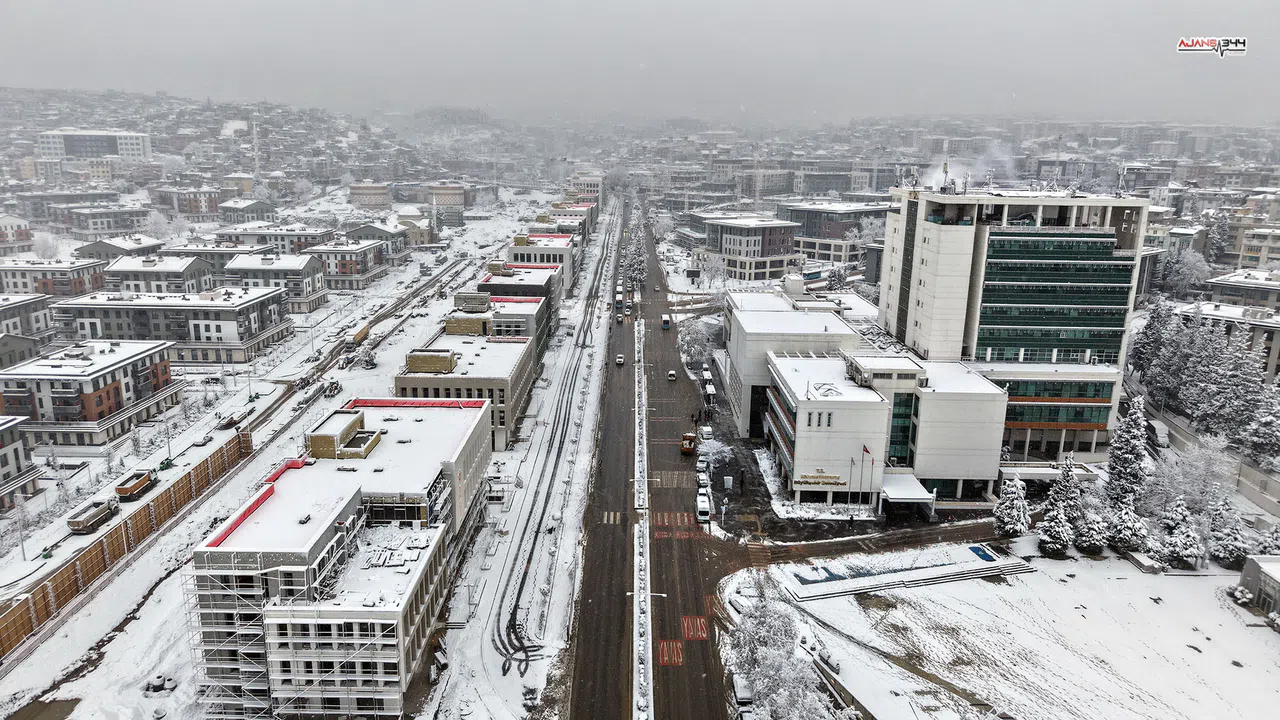 Kahramanmaraş’ta karla mücadelede öncelik arterlerde