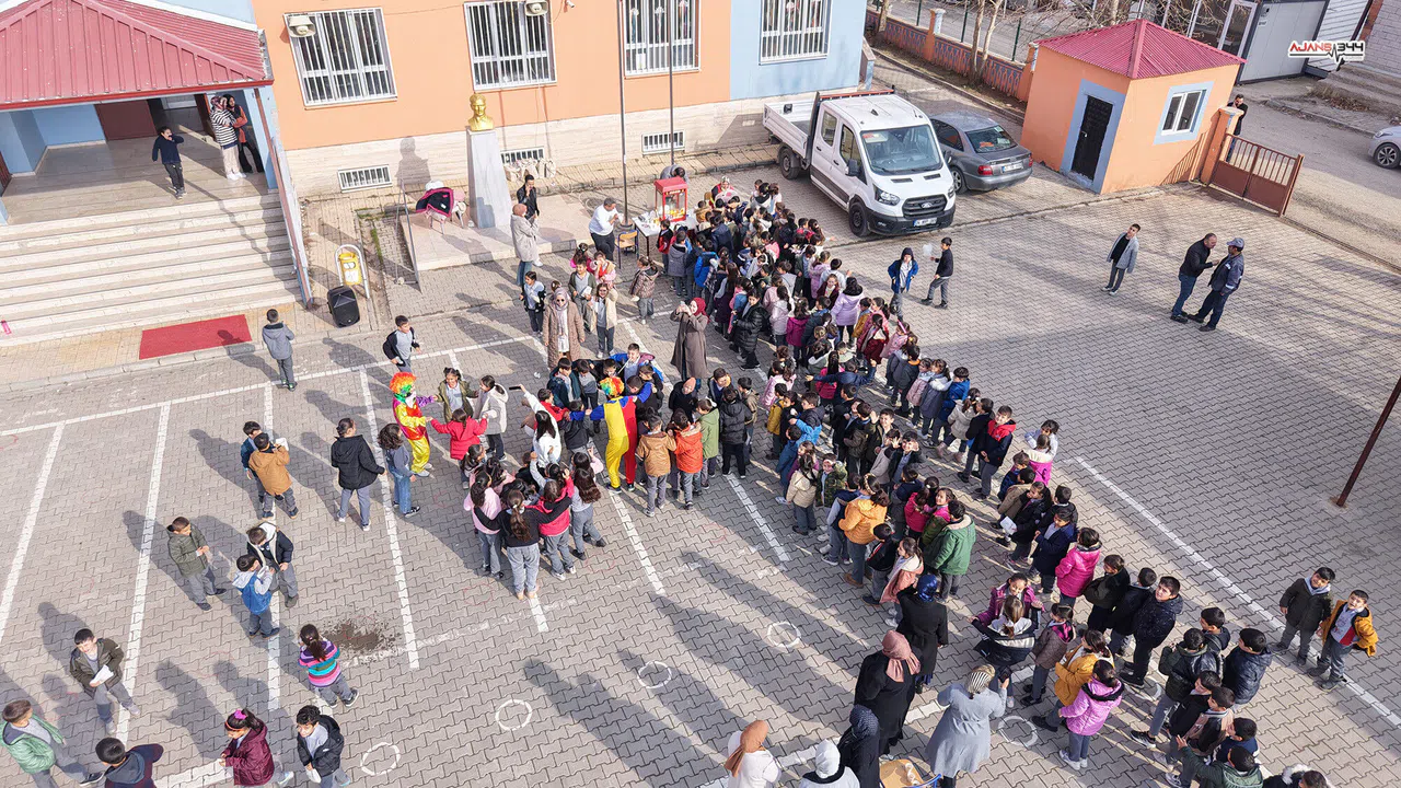 Kahramanmaraş’tan Özel Gereksinimli Çocuklara Kışlık Hediyeler