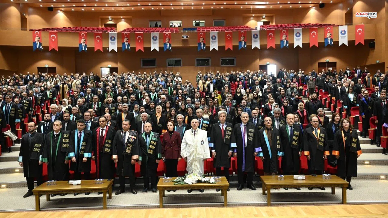 KSÜ'de profesörlük belgeleri törenle verildi