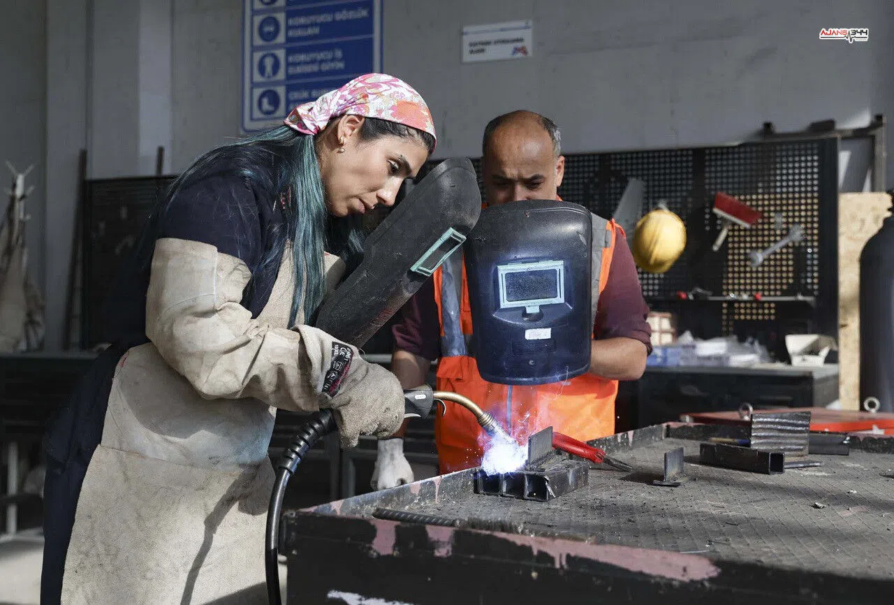 MERCEK’te çelik kaynak ustaları yetişiyor: Kadınlar da bu zorlu meslekte yer alıyor