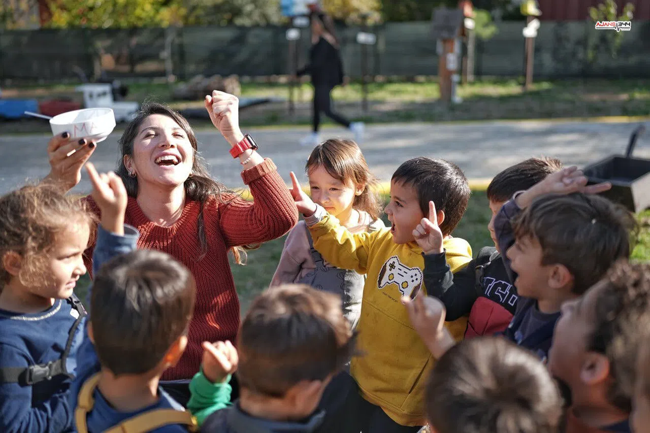 Minik eller toprakla buluştu: Konyaaltı’nda sebze ekimi etkinliği