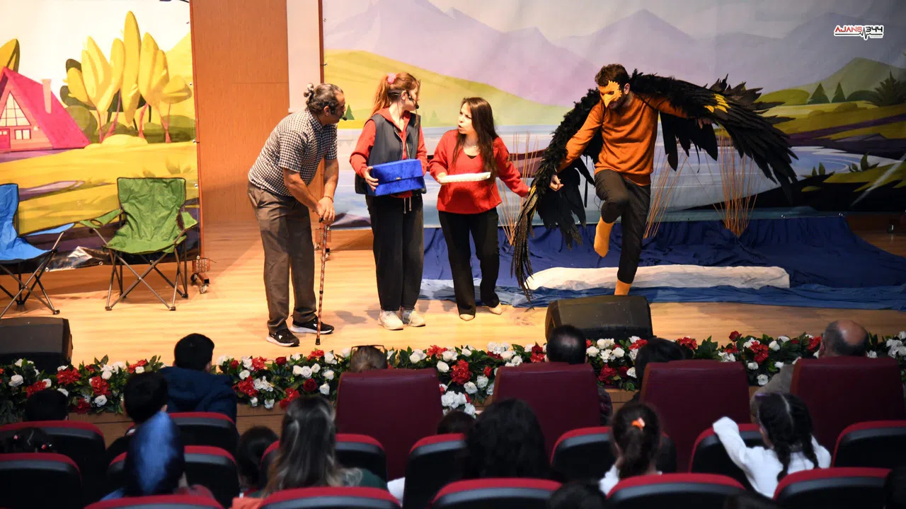 Miniklere özel tiyatro gösterisi: “Göldeki Fısıltı” Osmaniye’de sahne aldı