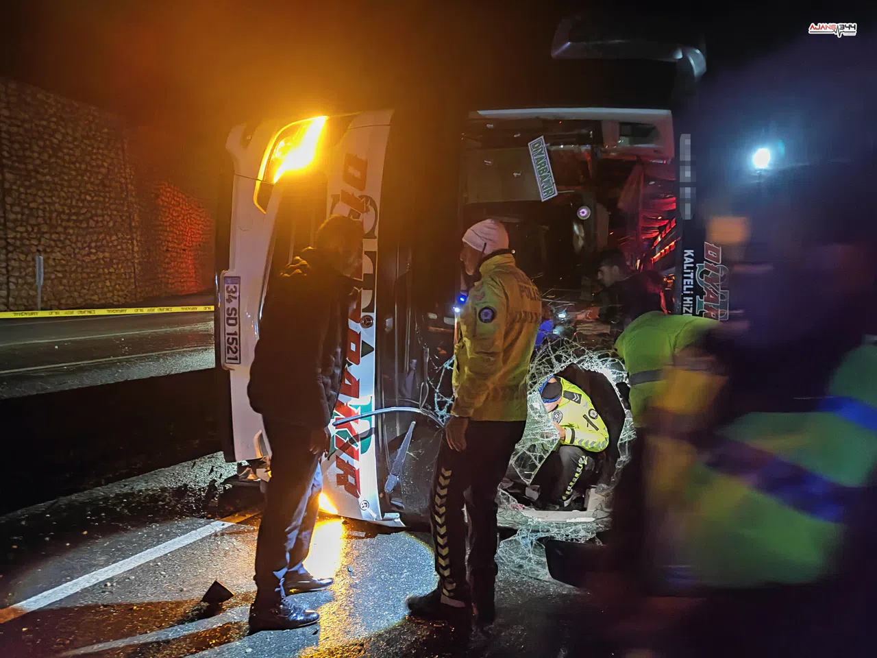 Osmaniye’de yolcu otobüsü devrildi: 3 yolcu yaralandı