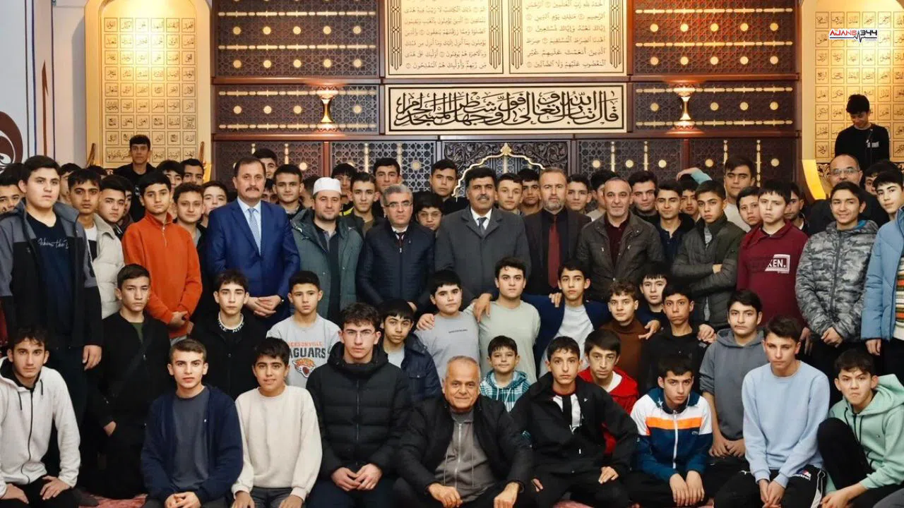 Onikişubat Milli Eğitim Müdürü Kurt, Öğrencilerle Bir Araya Geldi