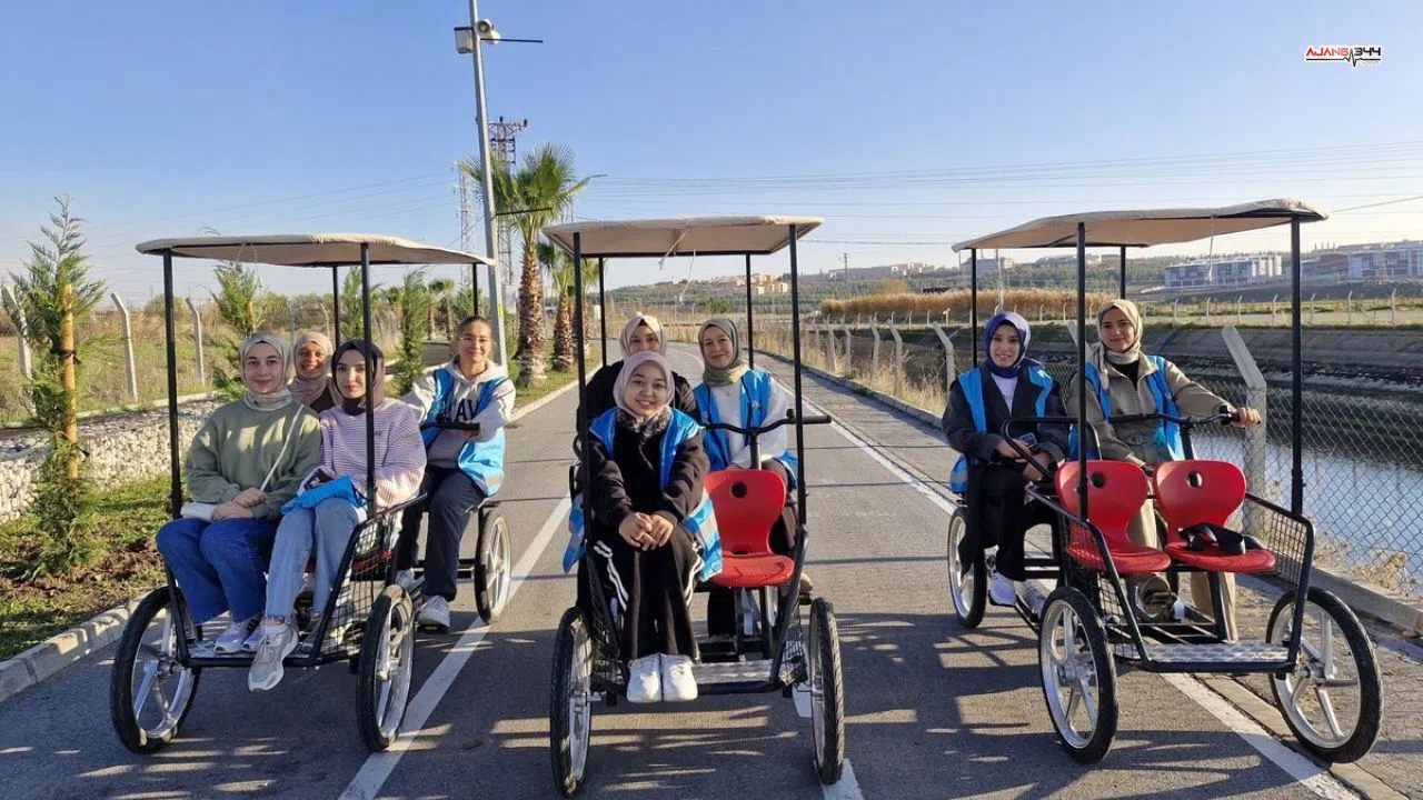 Kahramanmaraş'ta kız öğrenciler sağlık için pedal çevirdi
