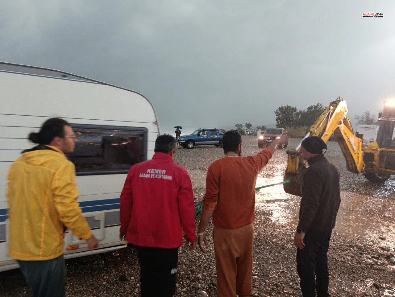 Rus Turistler Karavanda Mahsur Kaldı!