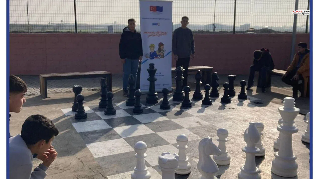 Kahramanmaraş'ta öğrenciler bir satranç turnuvasında buluştu