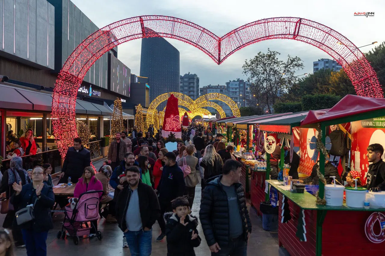 Sayapark'ta Yılbaşı Coşkusu Devam Ediyor