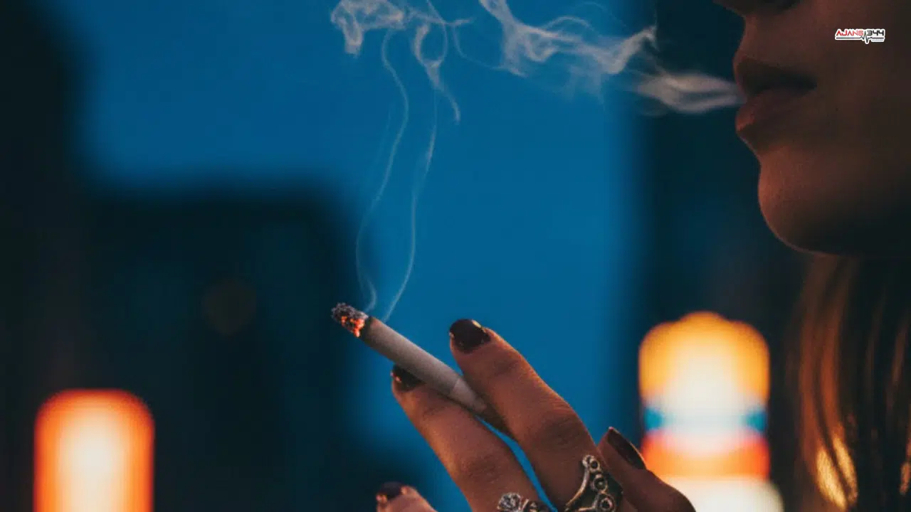 Sigara içenleri şaşırtacak karar: Yakında telefonlarına bu mesaj gelecek!