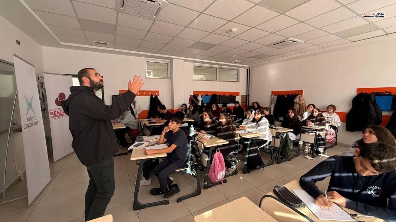 Kahramanmaraş'ta TÜGVA gençlere afet bilinci eğitimi verdi