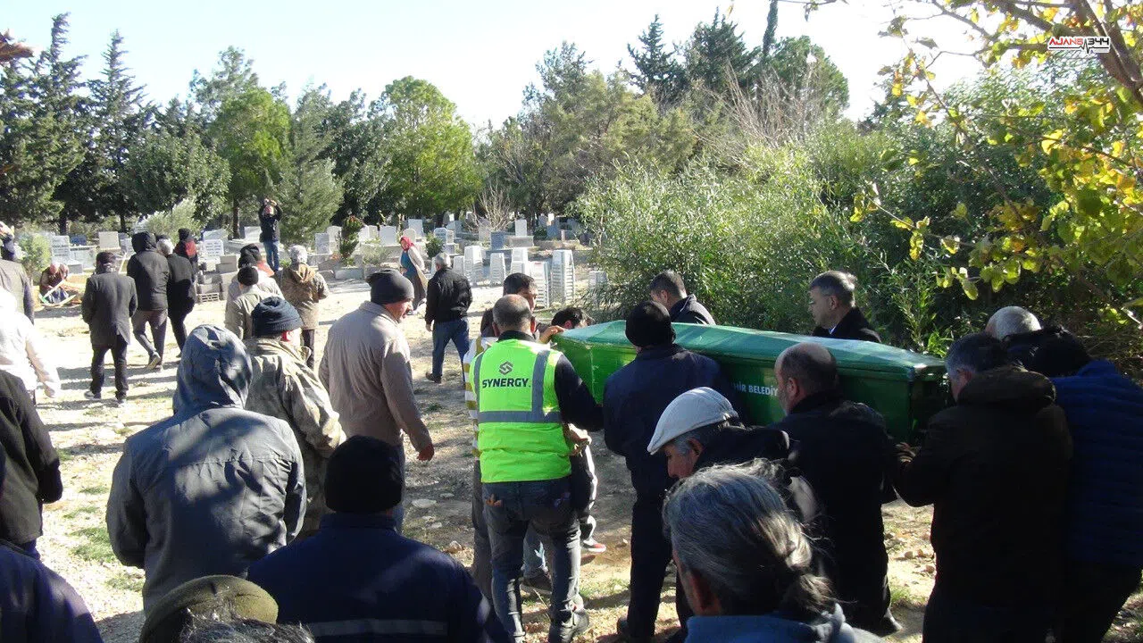 Yangında Ölen Kardeşlere Aynı Kabirde Veda