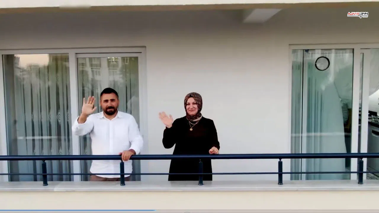 Bakan Kurum, 5 ayda tamamlanan konutları vatandaşlara teslim etti