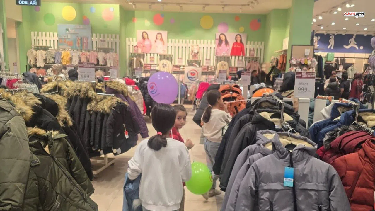 Yetimler Vakfı Kahramanmaraş'ta yüzlerce yetime kışlık yardım yaptı