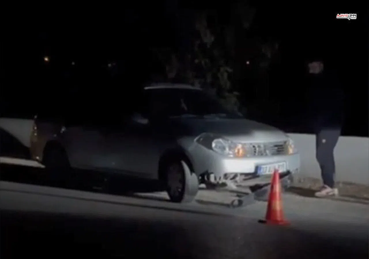 Yolda Yatan Adam Otomobilin Altında Kaldı