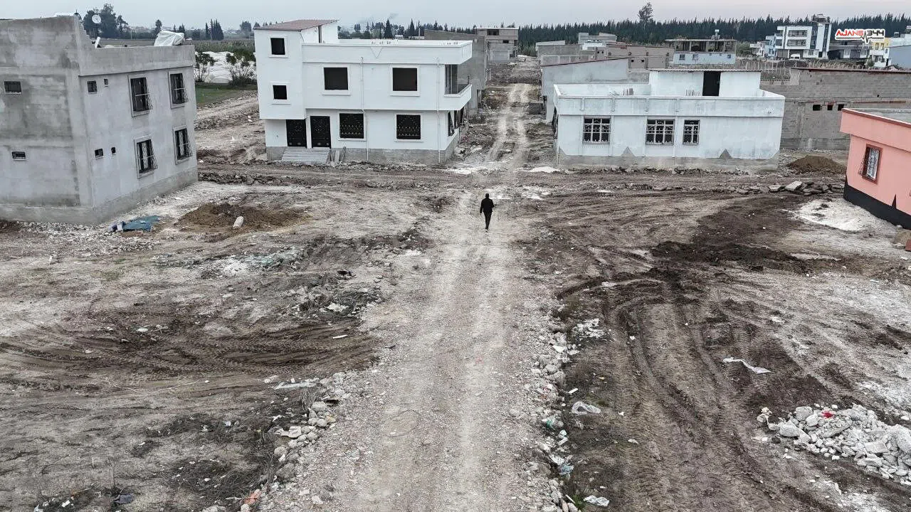 Bir yıldır yol bekleyen mahalleden acil yardım çağrısı