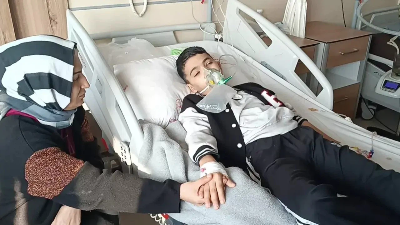52 gündür ne yemek yiyor ne de yatabiliyor! Küçük çocuğun rahatsızlığı doktorları bile şaşırttı