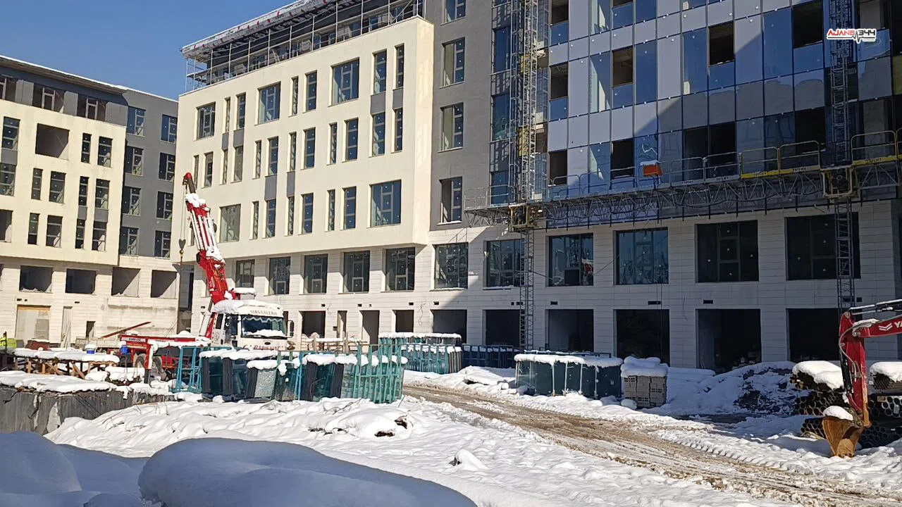 Kahramanmaraş'ta Hava Sıcaklığı Düştü, İnşaatlar Durma Noktasına Geldi