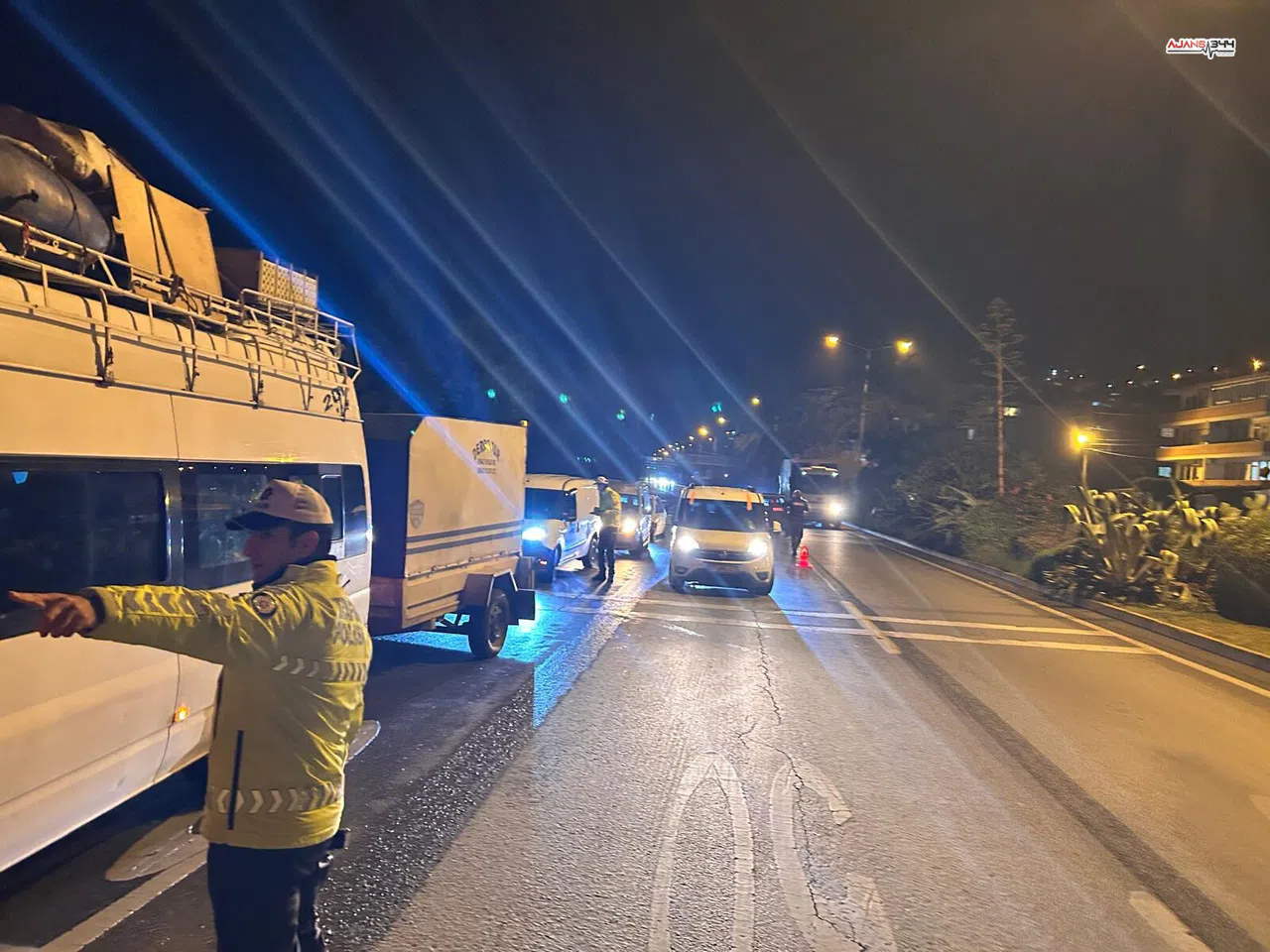 Alanya’da yılbaşı denetimlerinde 30 aranan şahıs yakalandı