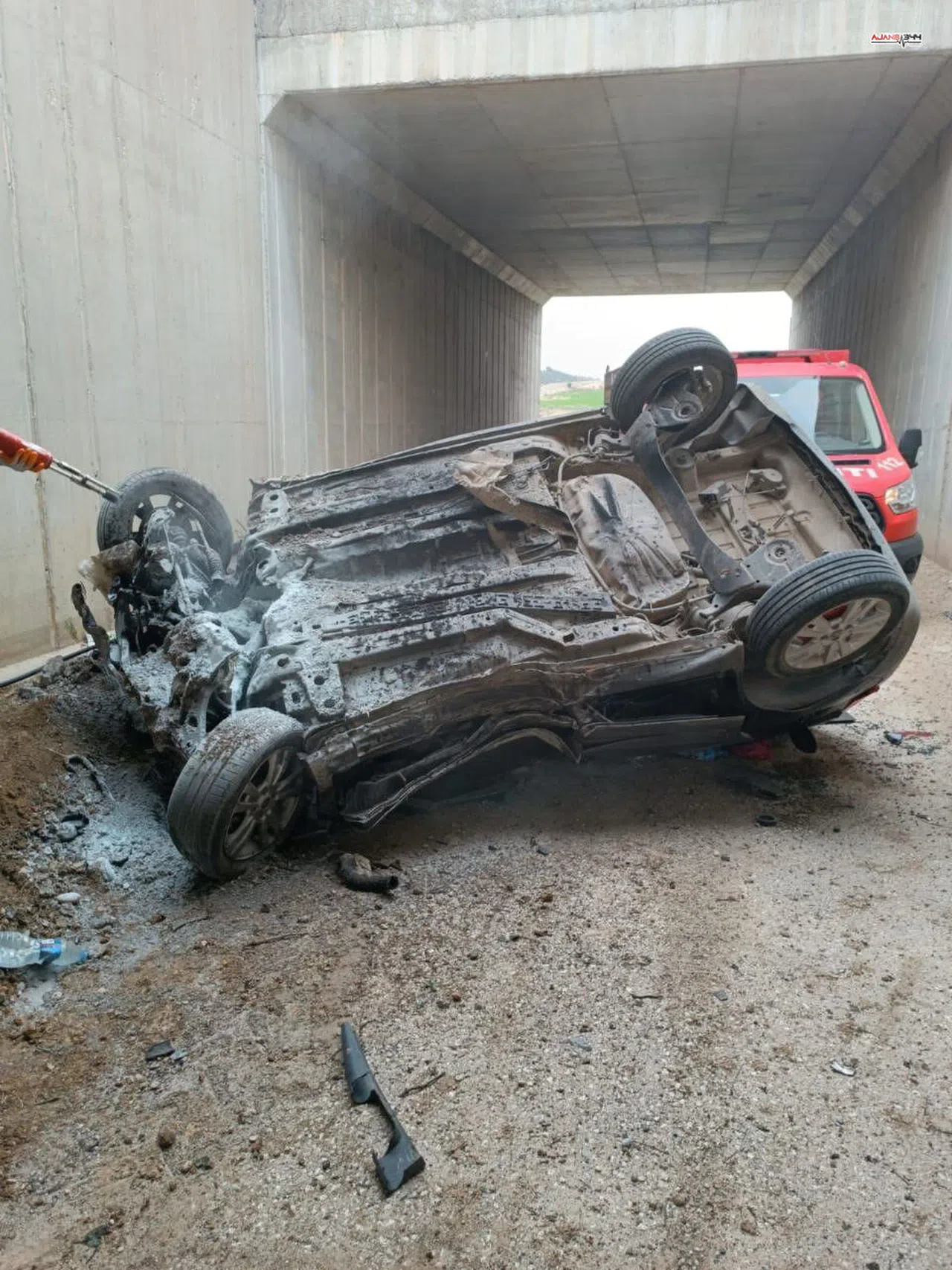 Araç Köprüden Düştü: 2 Ölü, 3 Yaralı