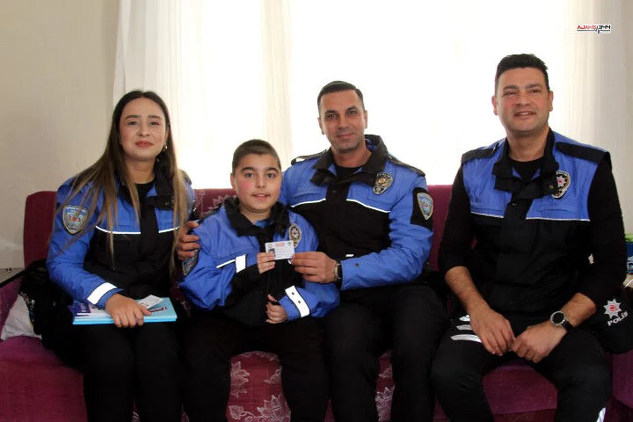 Hayaline Kavuştu, Bir Günlüğüne Polis Oldu