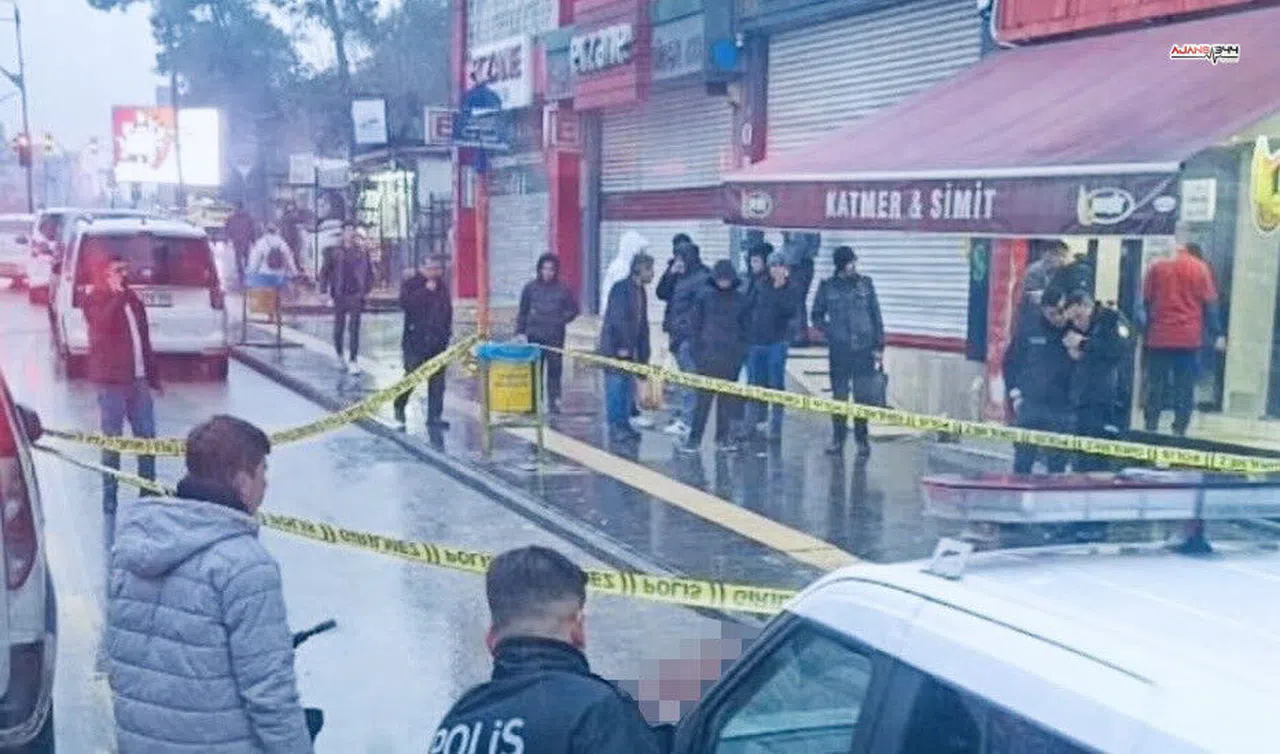 Bıçaklı Kavgada Genç Can Verdi