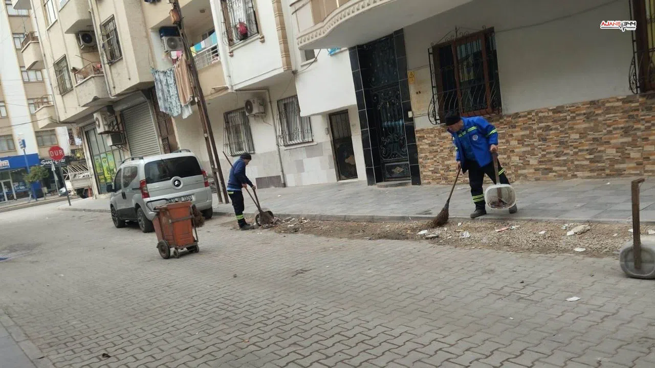 Belediye ekipleri ilçe genelinde 7/24 çevre temizlik çalışması yürütüyor