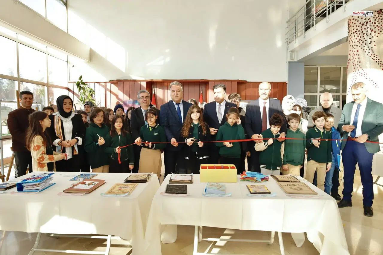 Öğrenciler Türkçenin Gücünü Sergiyle Anlattı