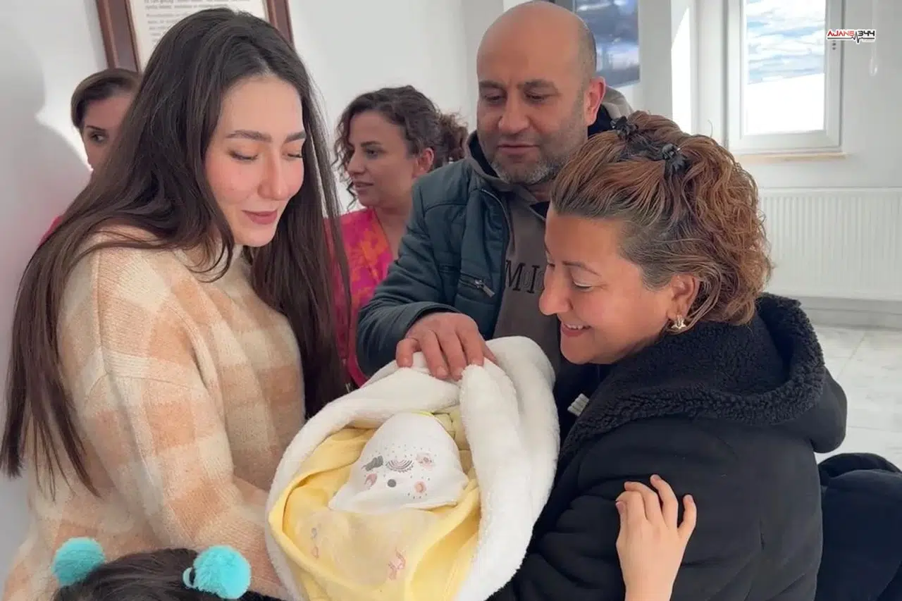 'Geçici Koruyucu Aile' 100'üncü bebeği Ege Berk, koruyucu ailesiyle buluştu