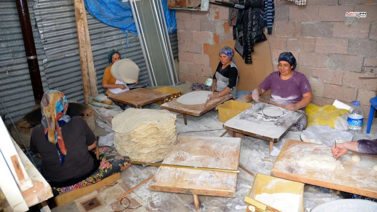 Kadınlar yufka için imece usulü bir araya geliyor