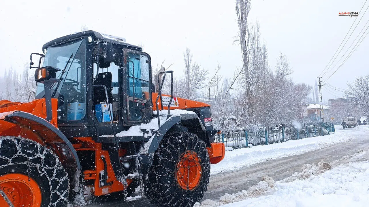 Kahramanmaraş’ın kuzey ilçelerinde kar alarmı: 48 araç sahada