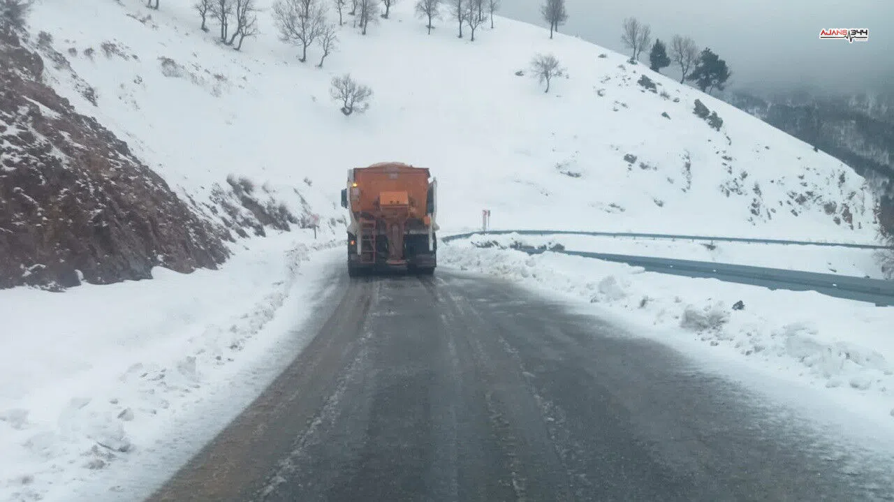Kahramanmaraş’ta kar mesaisi sürüyor, yollar ulaşıma açık tutuluyor