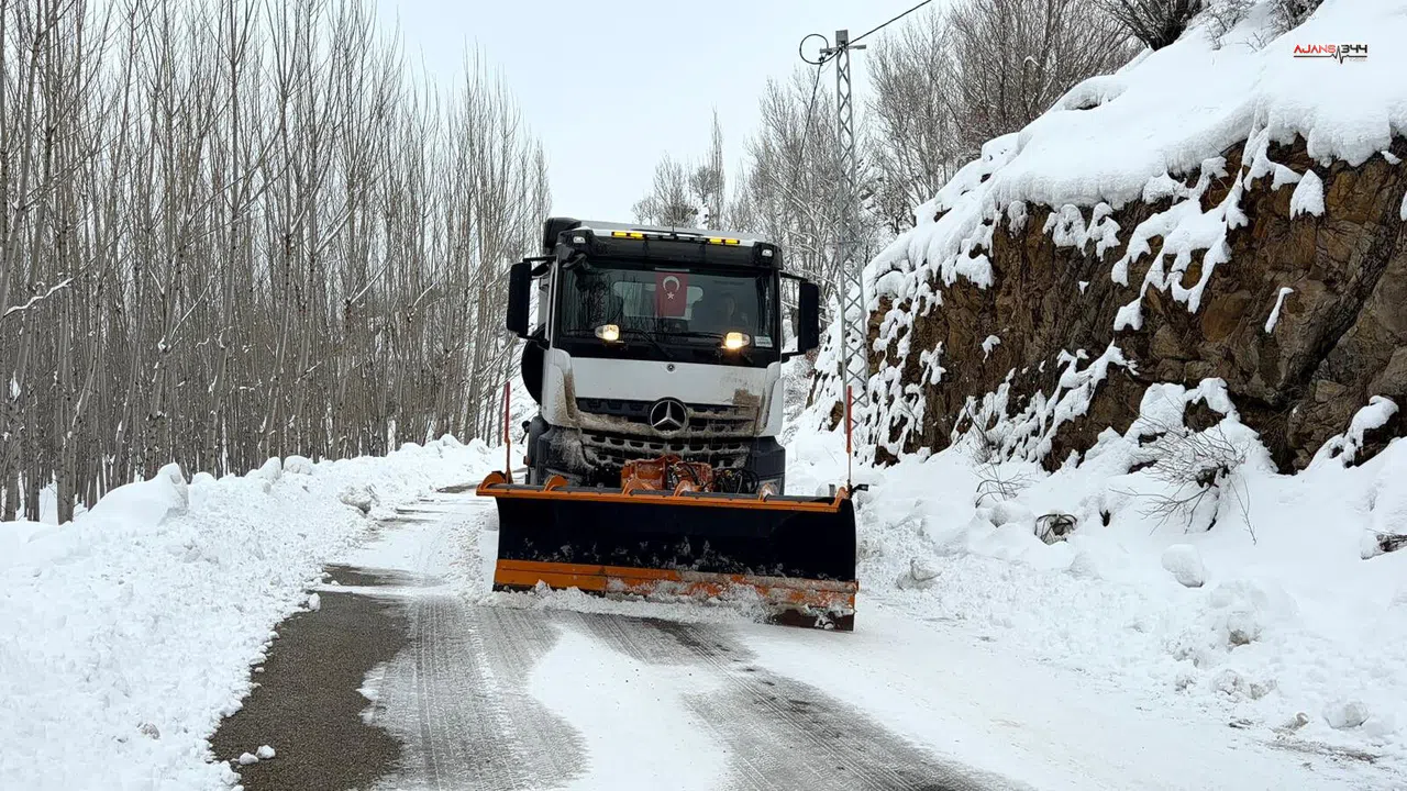 Kahramanmaraş’ta kırsalda ulaşım aksamasın diye yoğun mesai