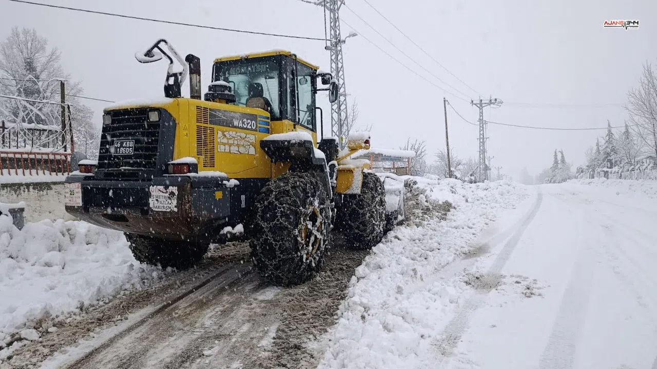 Kahramanmaraş’ta karla mücadele aralıksız sürüyor