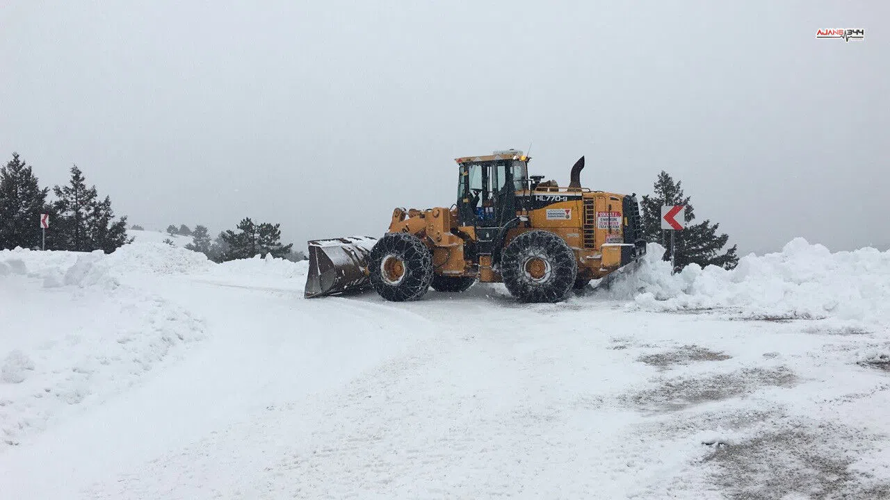 Kahramanmaraş’ta kırsalda karla mücadele aralıksız sürüyor