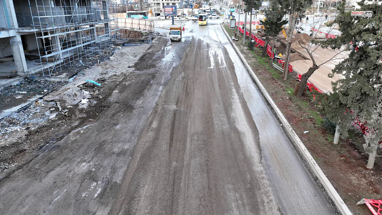 Kahramanmaraş’ta büyük asfalt hamlesi: Yağış sonrası yollarda onarım başlatıldı