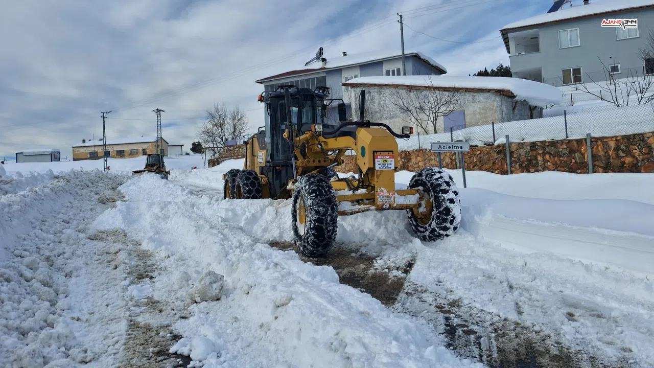 Kahramanmaraş’ta karla mücadele aralıksız sürüyor: Ekipler sahada