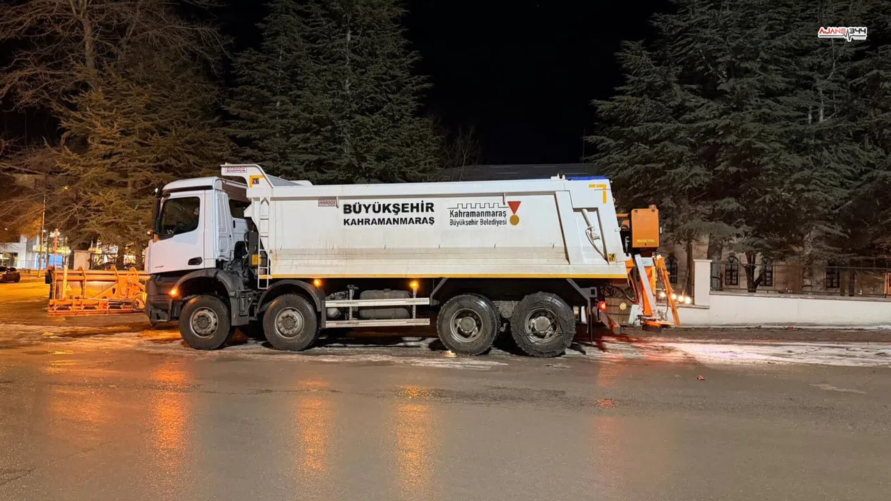 Kahramanmaraş’ta kar nöbeti başladı: 48 iş makinesiyle gece mesaisi