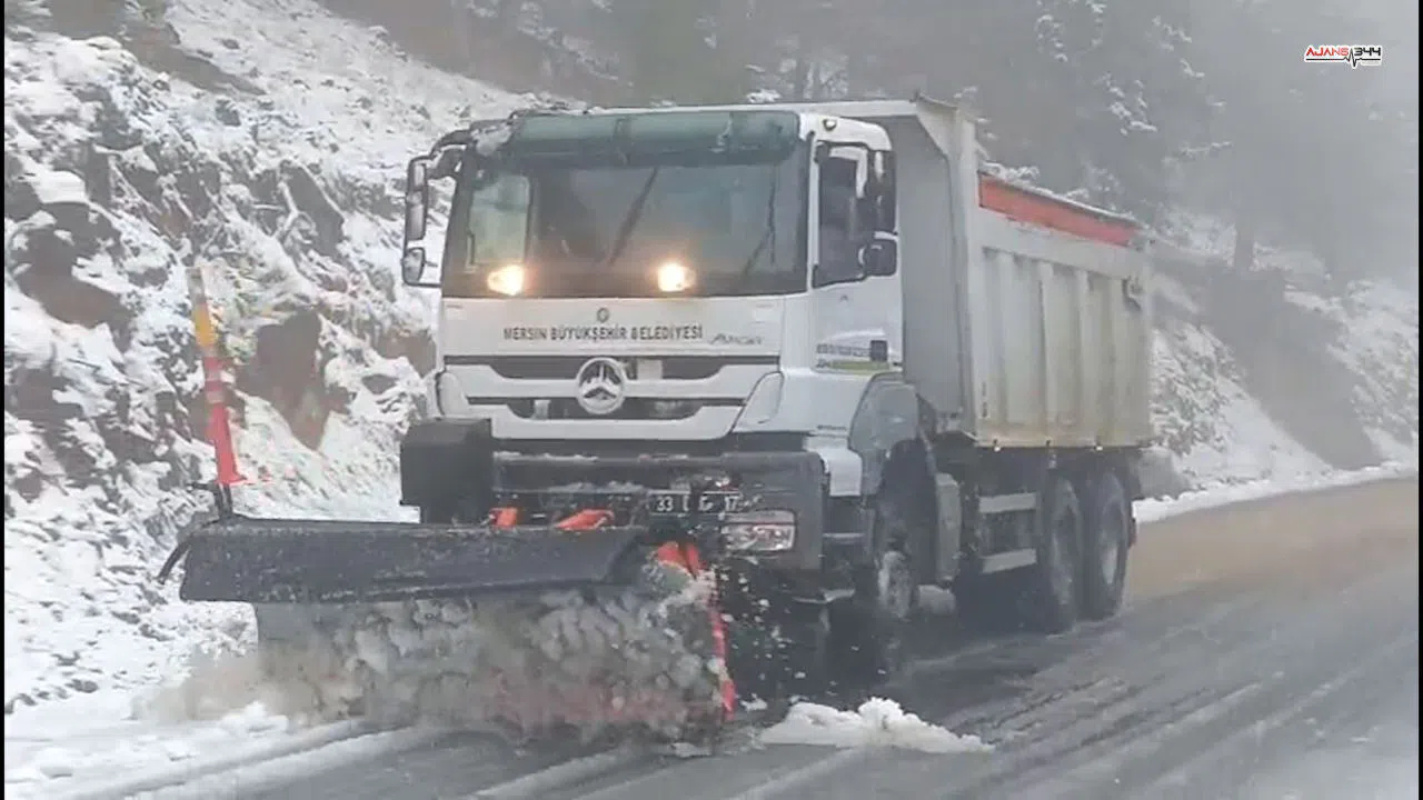 Yüksek kesimlerdeki yoğun kar yağışına karşı gece gündüz mücadele