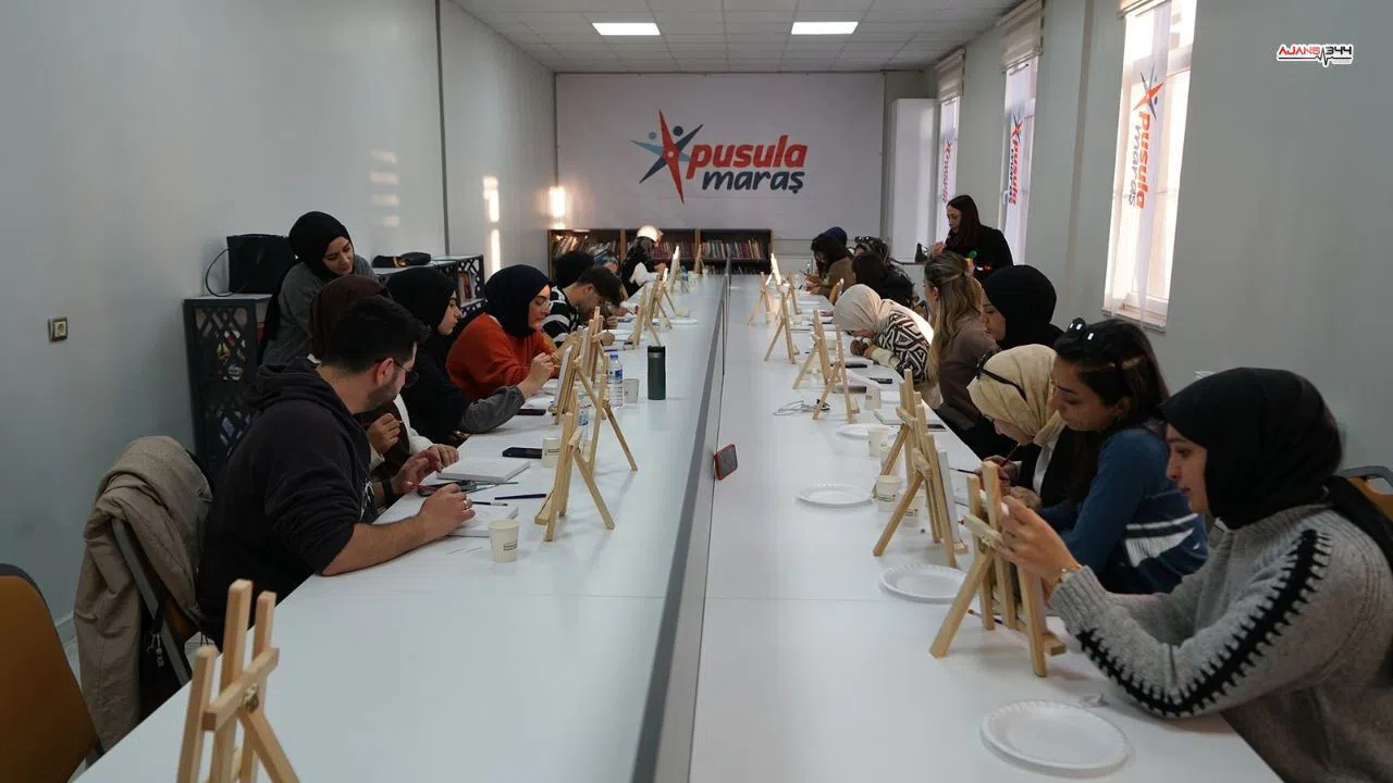 Pusula Maraş'tan gençlere sanat dolu etkinlik: Resim atölyesi yoğun ilgi gördü