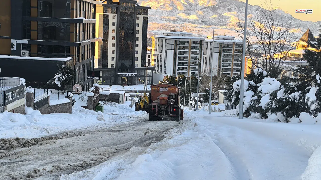 Kahramanmaraş’ta buzlanmaya karşı tuzlama ve solüsyon mesaisi sürüyor
