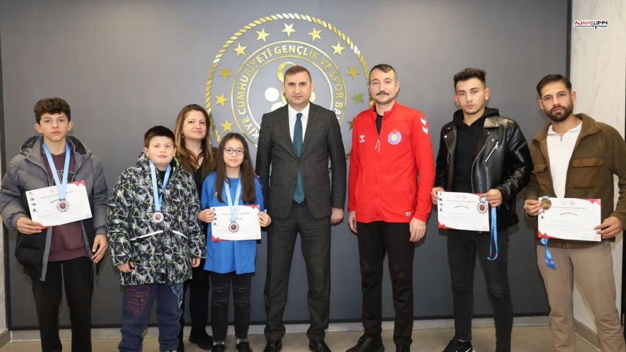 Wushu Şampiyonları İl Müdürü Özdemir’i Ziyaret Etti