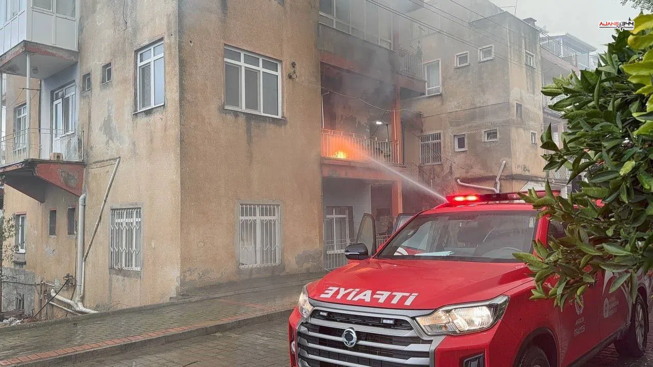 İkinci Katta Çıkan Yangın Paniğe Neden Oldu