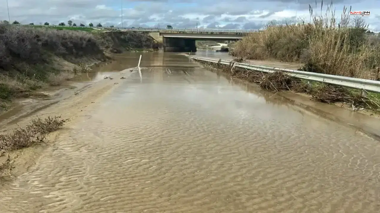 Adana'da Sağanak Felaketi: Göksu Nehri Taştı, Yollar Çöktü